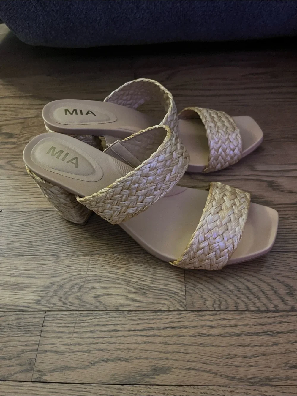 MIA chic slide
